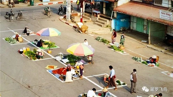 泰国网友怒赞缅甸菜市场的“社交距离”