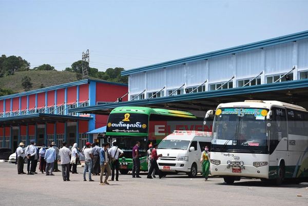 从中国回来的近百名缅甸劳工经东枝市顺利返乡