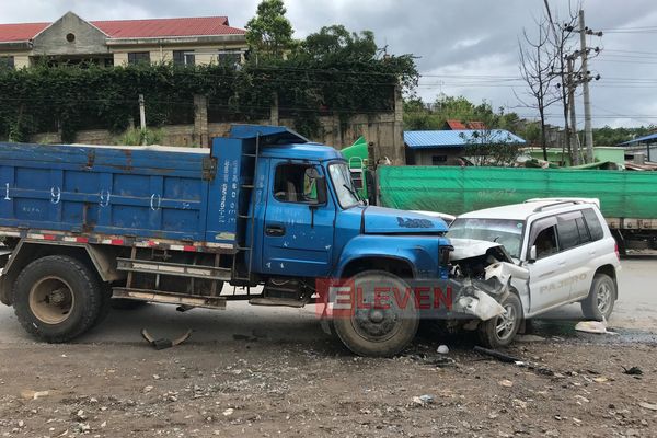 木姐市郊外发生车祸，2死2伤