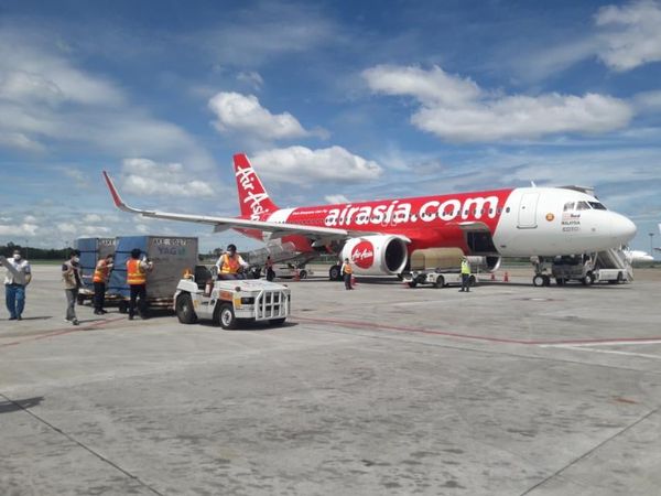 世卫组织支援缅甸的40位医疗专家和物资抵达仰光