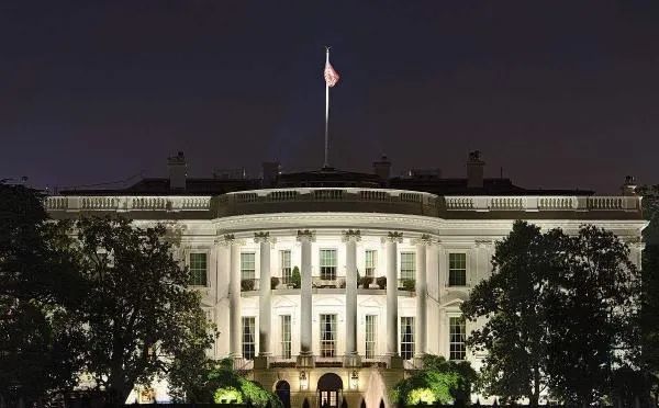 还在玩火！居然让他进白宫！