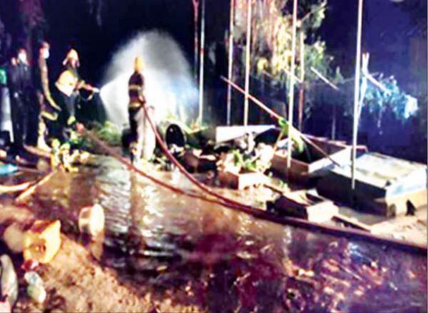 曼德勒省皎勃东一加油站起火