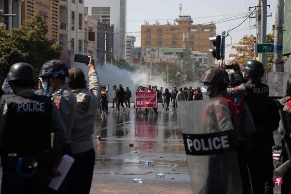 深夜，缅甸警方突查民盟总部！