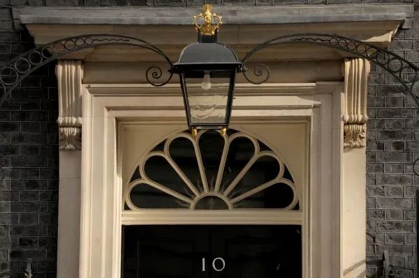 俄媒：与中国闹僵，英国“自我毁灭”