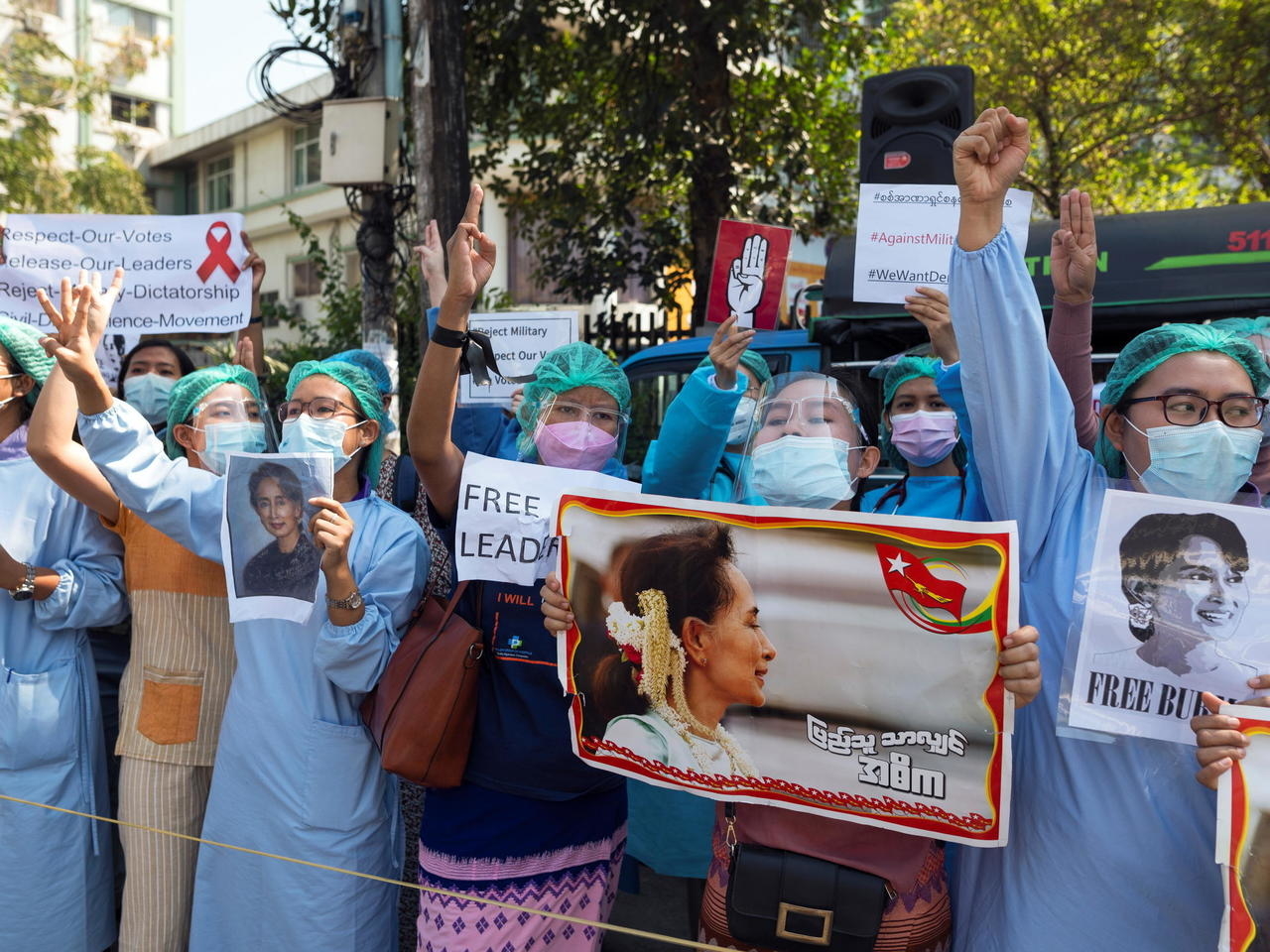 缅甸警方对20名参加抗议活动的医护人员立案追捕