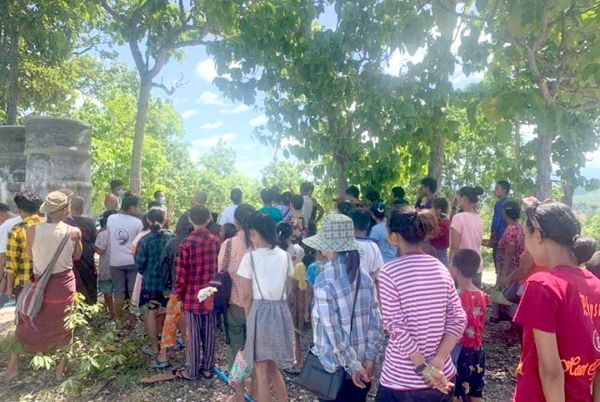 沃垒谬镇150多名当地人到和尚庙避难