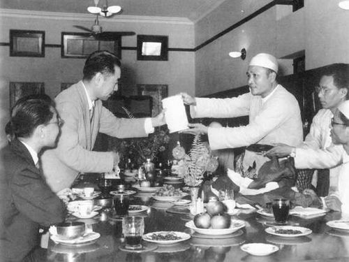 资讯有故事丨一件衣服承载中缅“胞波”情——周恩来总理三穿缅服