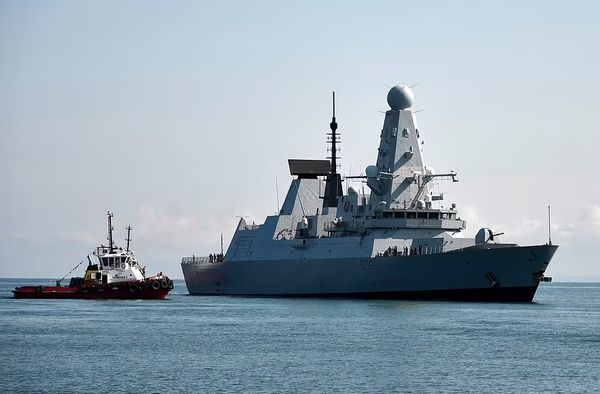 公交站惊现英“最高机密”！俄看后会怒吗？