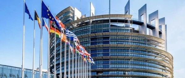 欧洲议会：不许笑，严肃点，我们这儿打劫中国呢