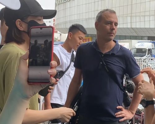 他们大肆炒作外国记者在华“遭攻击”，很可耻！