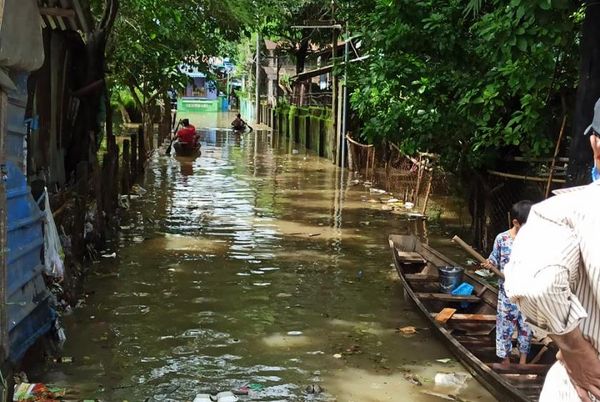 勃固河水位上升导致低洼处被淹