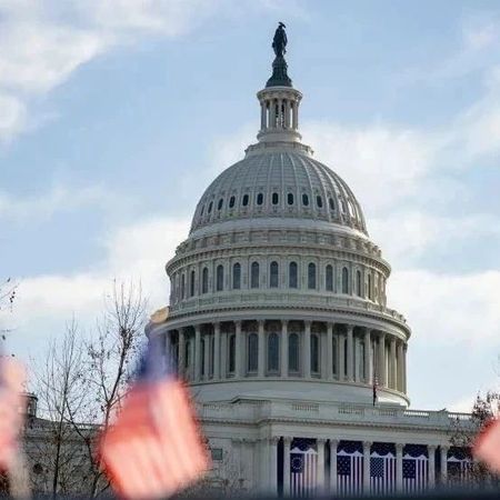 人民日报评论：美国政客，甩锅推责