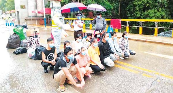 缅中边境清水河口岸、木姐口岸缅甸劳工们源源不绝地进入