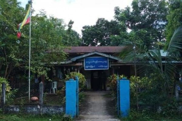 斋托镇甘尼村的卫生所遭手榴弹袭击