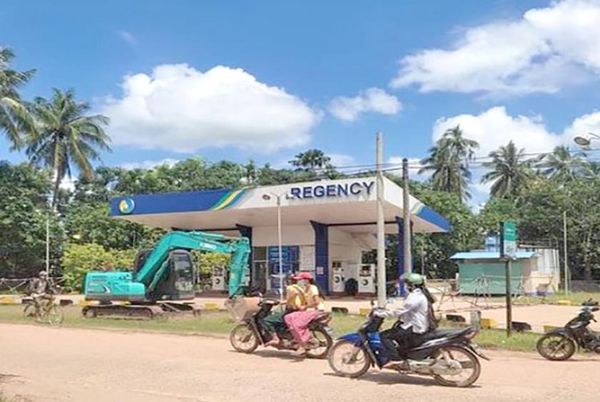 渺弥亚市一些加油站因燃油短缺而暂时关闭