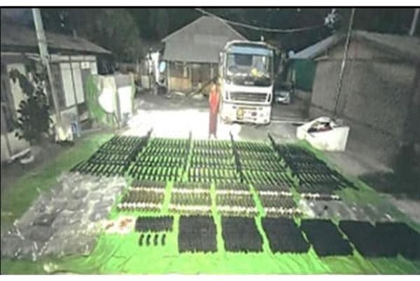 曼德勒省阿马拉不拉镇油罐车内缉获了大量枪支炸弹