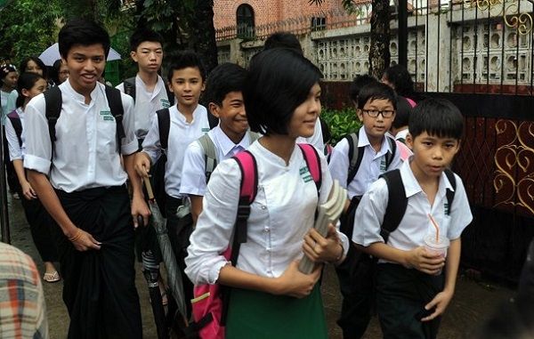众多的缅甸学子在学习的中途就离开学校