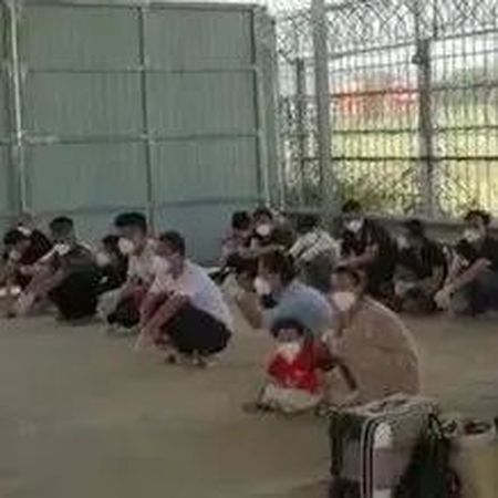 偷渡人员在瑞丽排队回国自首，画面曝光