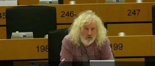 这位欧洲议员，又把“力挺中国”的推特置顶了——