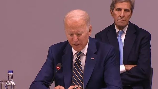 拜登为特朗普的举动向世界道歉。