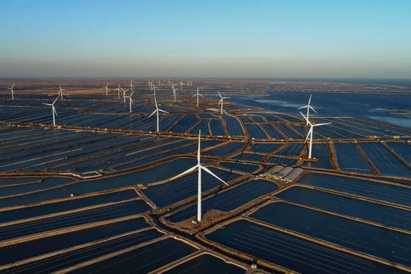 “西方徒劳无功，而中国在走自己的路”