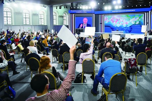 “普京不费一枪一弹，就成功地让西方陷入了集体恐慌”