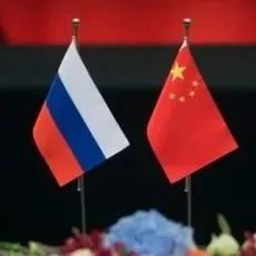 “只要中俄肩并肩站在一起，国际秩序就乱不了”