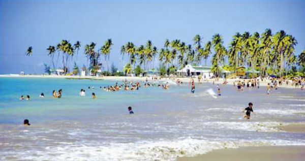 若开邦额布里海滩1月份接待了近9000名游客