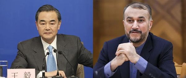 王毅应约同伊朗外长通电话