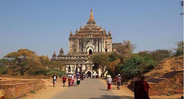 每天约有1000名游客到蒲甘旅游