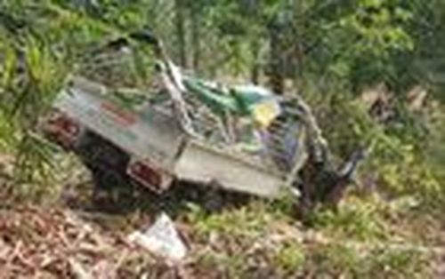 缅甸伊洛瓦底省一大客车倾覆 致10余人受伤