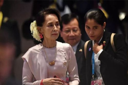 缅甸原民选总统和原国务资政所涉非法使用直升机案开庭审理