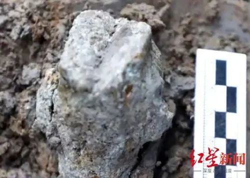 一跪就是三千年，三星堆石人究竟是何身份？