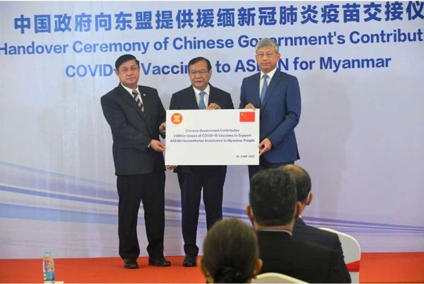 中国通过东盟特使向缅甸捐赠200万剂疫苗