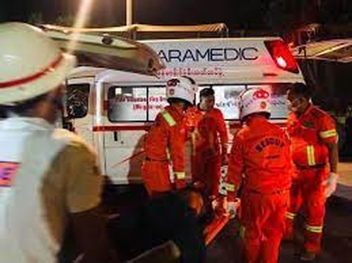 缅甸曼德勒一建筑倒塌 已致2死6伤