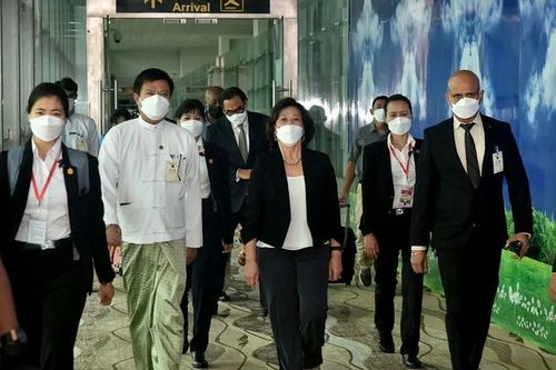 联合国秘书长缅甸问题特使会见缅甸看守政府总理敏昂莱