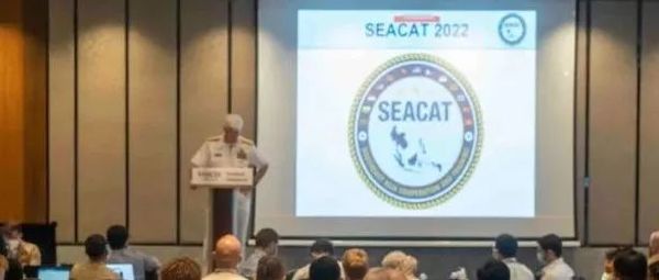 美第七舰队司令向中国“泼脏水”