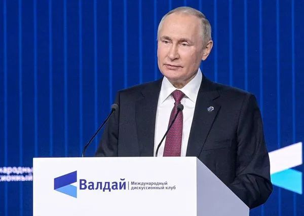 中国学者现场提问普京：会害怕吗？怎么看中国？