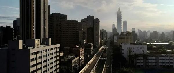 “这些美国政客真是爱台湾……的新台币”