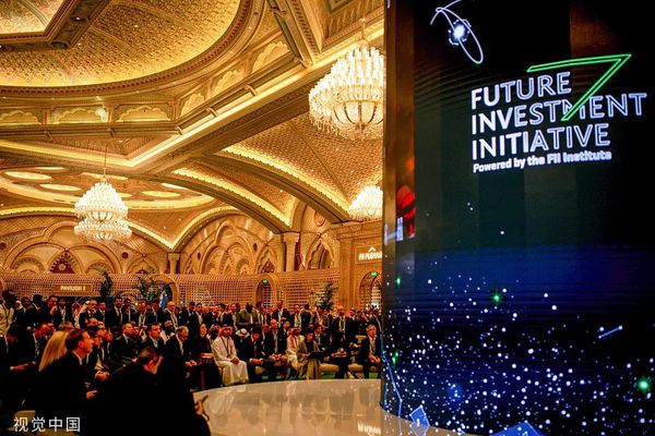 “中国代表广受欢迎，而美国政府官员并未获邀到场”