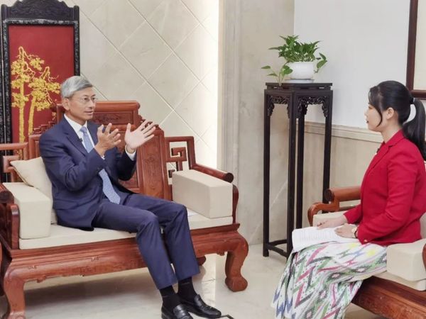 驻缅甸大使陈海接受缅甸天网电视台专访