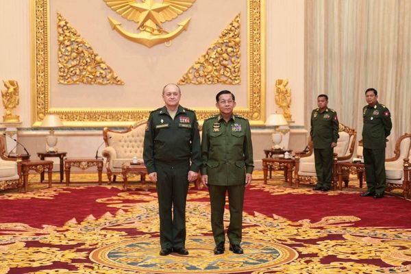 俄总参谋部负责人与缅甸国家管理委员会主席在内比都举行会谈
