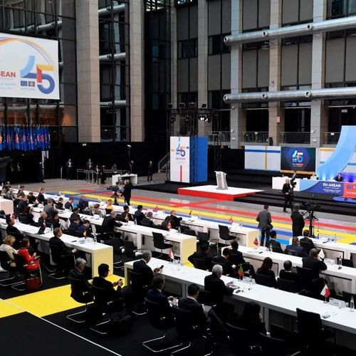 涉及中俄，欧盟东盟首次峰会分歧明显