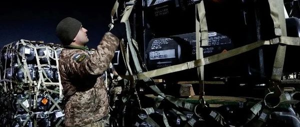 美国露出獠牙：一旦中国向俄罗斯提供武器，将立即启动制裁措施