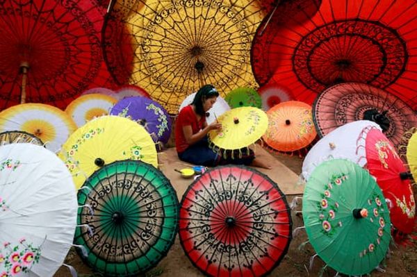 伊洛瓦底省勃生县区的手工艺产品勃生伞畅销全缅