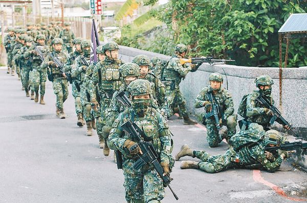 200名美军教官进驻台军？“台独分子”无限作死，大陆必雷霆出击……