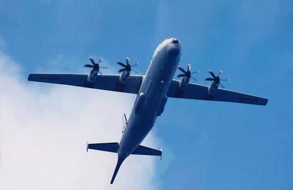 中美交锋被爆出！解放军果断出击，美军反潜机被迫自毁声纳浮标！