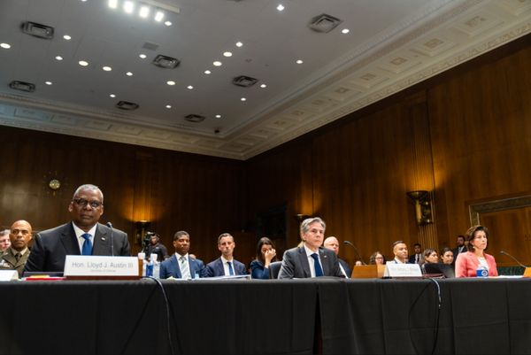 美三大高官拿中国吓唬国会：打钱！