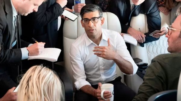 他声称考虑效仿美国限制对华投资，还提到特拉斯窜台