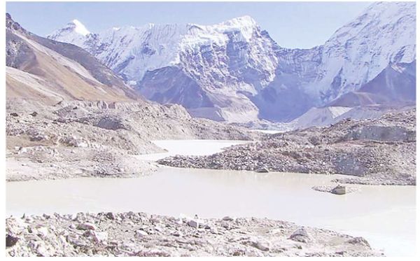喜马拉雅山地区的冰山正在加速融化之中